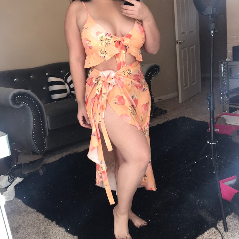 Cute Top & Tie Up Cover up Skirt